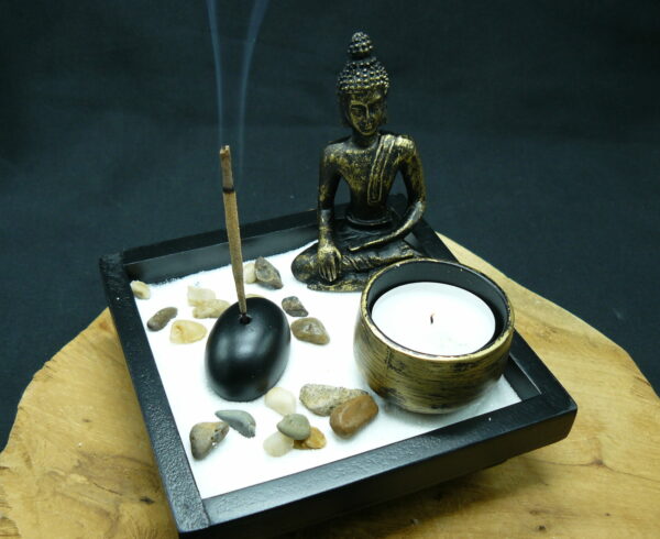 Jardin zen bouddha -porte encens