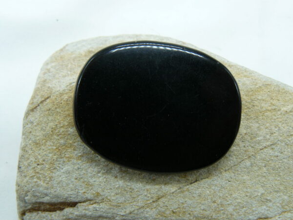 Pierre plate obsidienne noire 4.5cm