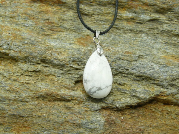 Pendentif goutte howlite (3,5cm)