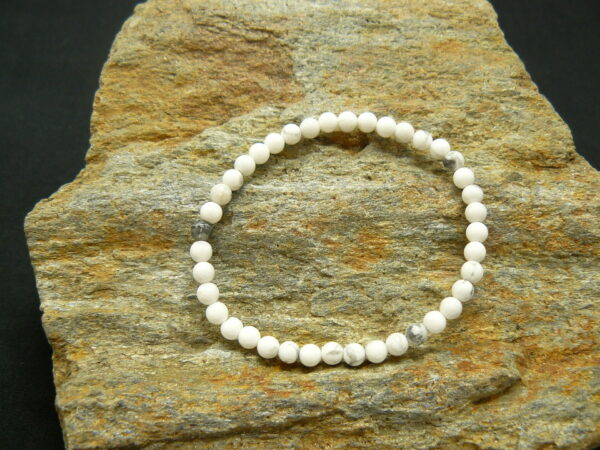 Bracelet howlite perles 4 mm